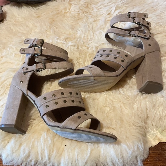 NEW JUSTFAB faux suede gladiator shoes - Picture 3 of 11